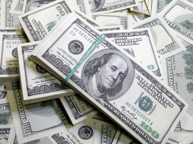 الذهب يستقر قرب أعلى مستوى في أسبوعين مع تراجع توقعات رفع الفائدة الأمريكية
